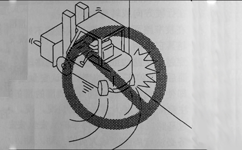 電動(dòng)搬運(yùn)叉車轉(zhuǎn)彎注意事項(xiàng)-沈陽興隆瑞機(jī)械